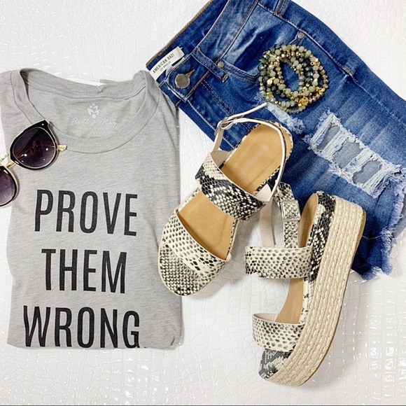 ✨LAST PAIR✨Snakeskin platform sandals - Picture 6 of 7